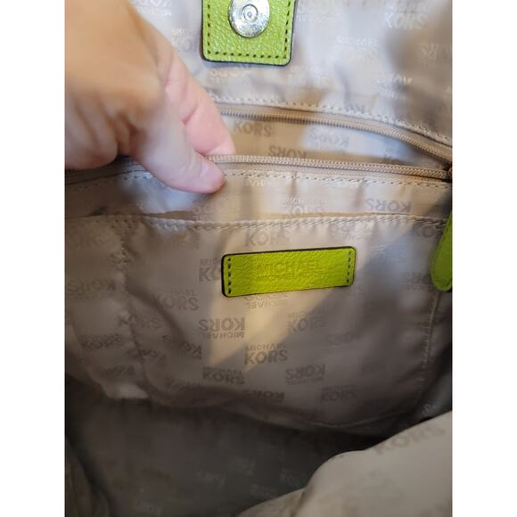 Michael Kors Jet Set Tote Bag Apple Green Leather Snap Closure Shopping Work - Picture 16 of 16